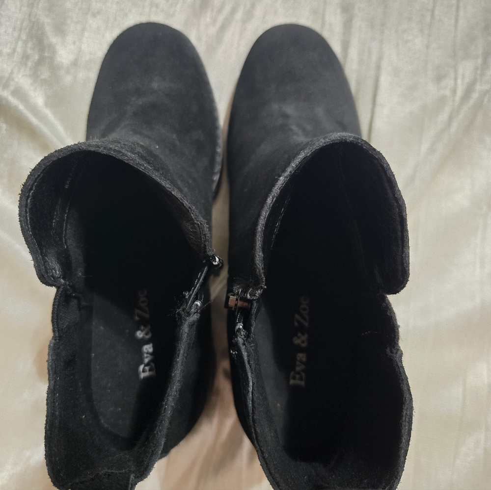 Suede Black Ankle Booties By Eva And Zoe, Size 8 NWOT - Picture 5 of 9
